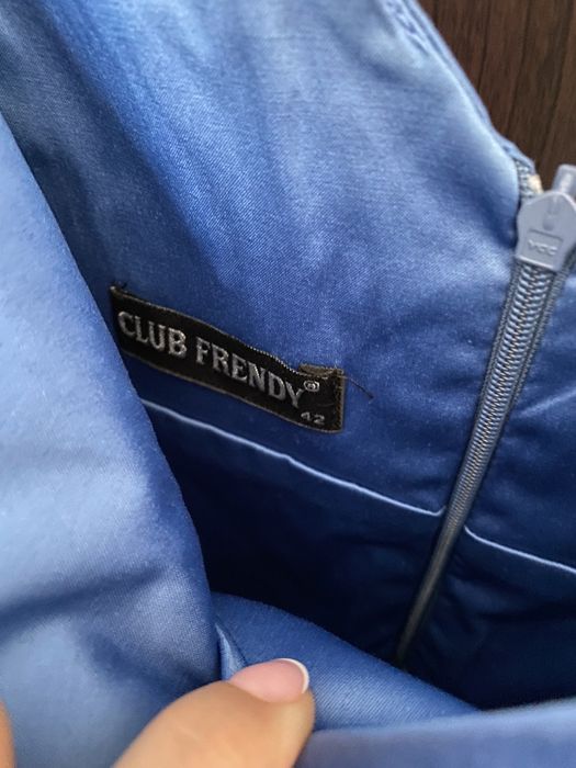 Сатенирана рокля с колан