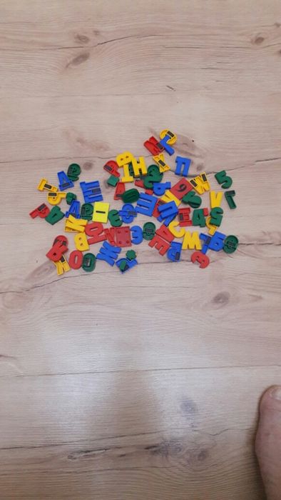 Магнитные  буквы и цифры