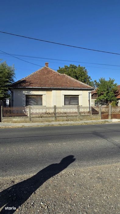 Casă De Vanzare In Apa – Teren 2.551 Mp