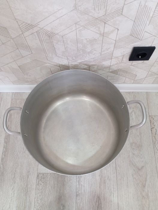 Срочно продам кастрюлю