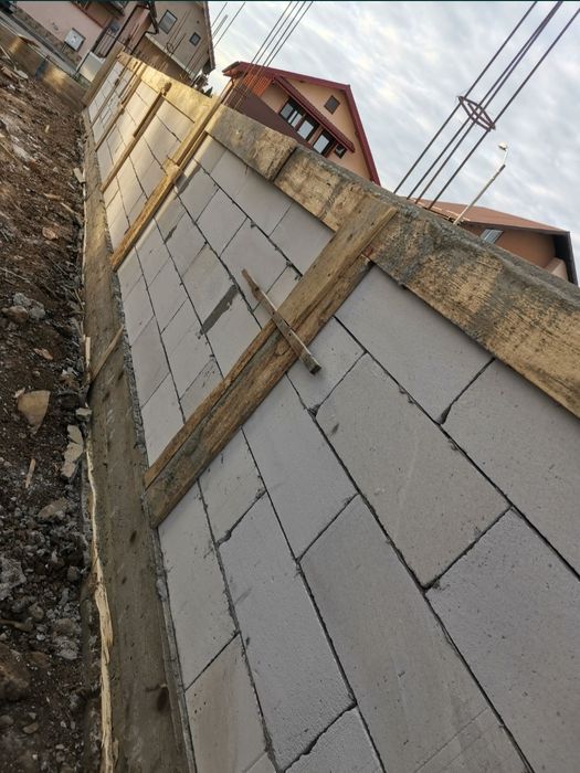 Meseriașul meniu garduri și porți la comanda clientului