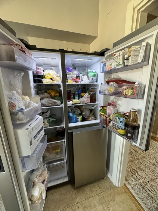 Продадим Side-by-Side холодильник Samsung RS-63R5571SL