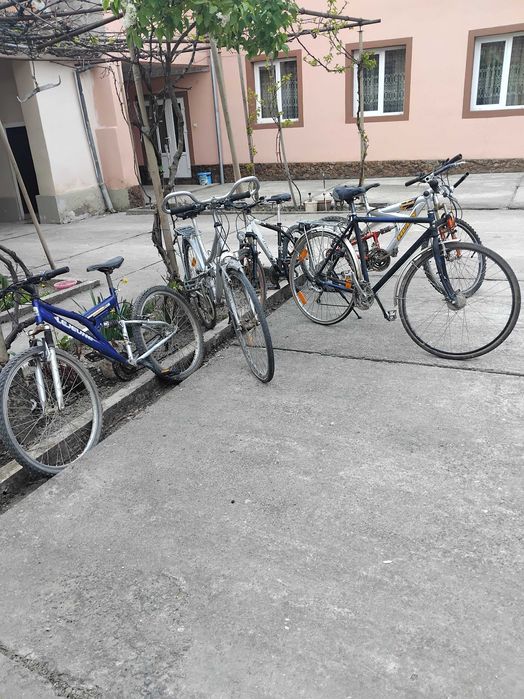 Vând.     biciclete.