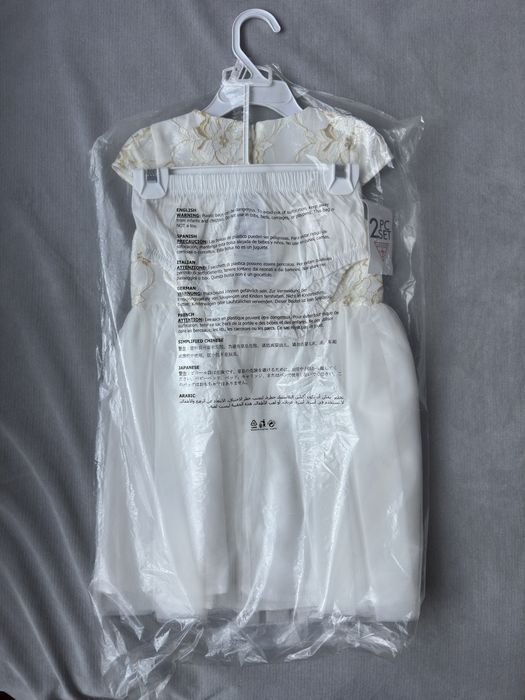 Бебешки детски рокли на Guess и Mayoral