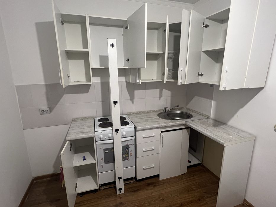 Продам угловую кухню