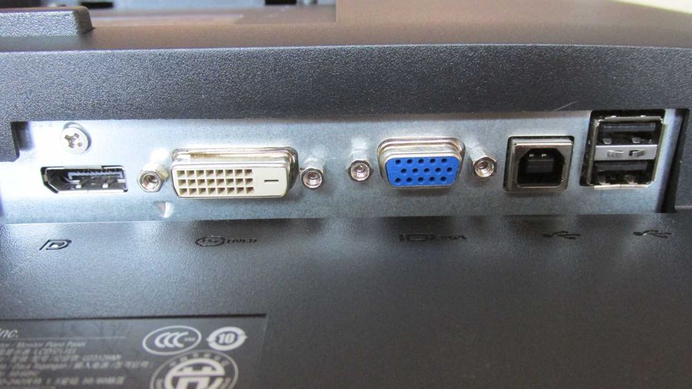 23 инча Dell Full HD монитор