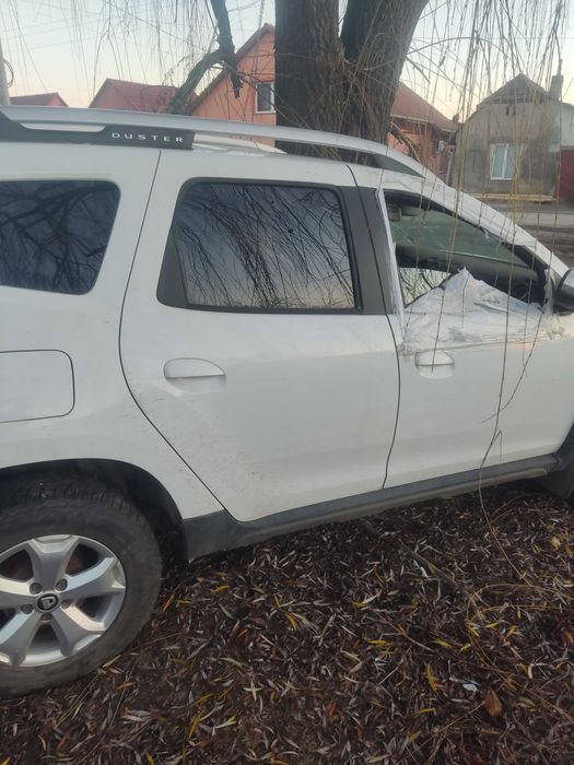 Vând Dacia Duster
