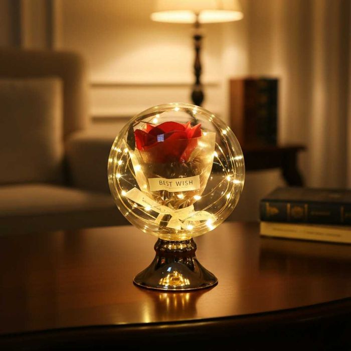 Лампа с роза и мека светлина – подарък, който остава и след празника