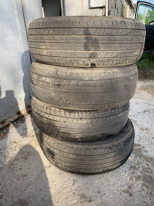 Продам летныие шины размер 215/65 R16