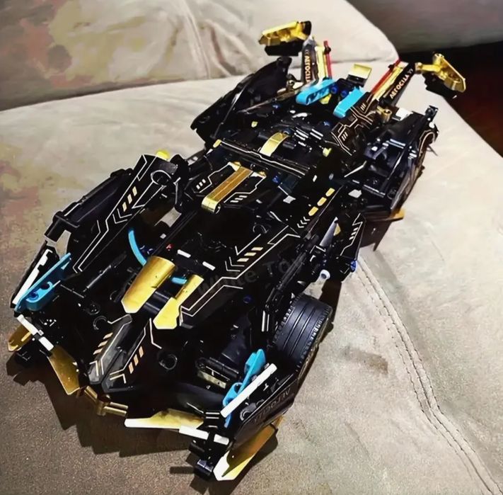 Set NOU, Mașină Sport Aerodinamică de 1315 piese;