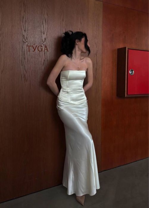 Платье с шарфом на корсете