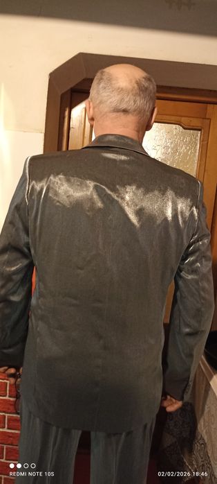 Costum nou pentru ocazii , nefolosit