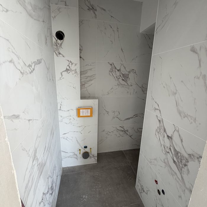 Apartament 3 camere , 2 bai, parter