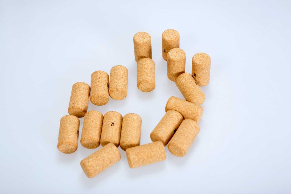 Стъклени бутилки тапи и кашони различни видове