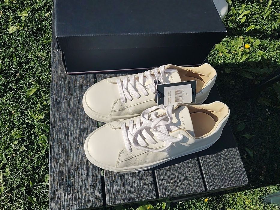 Сникърси, кецове, кожени, нови Tommy Hilfiger , номер 40.