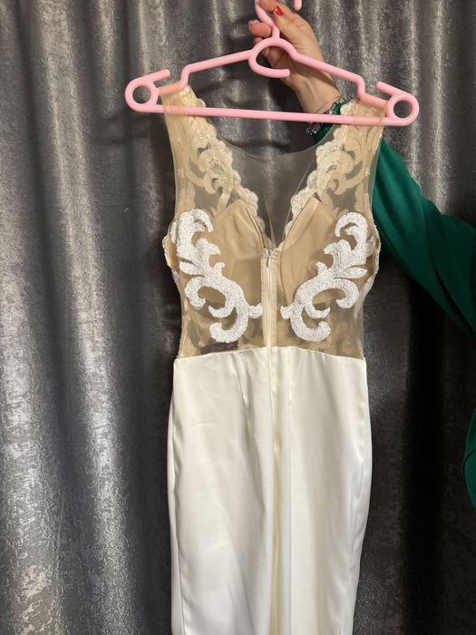 Vând rochie bby! 300 lei