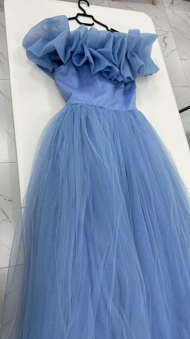 Одежда ,платья,,куртки,юбки