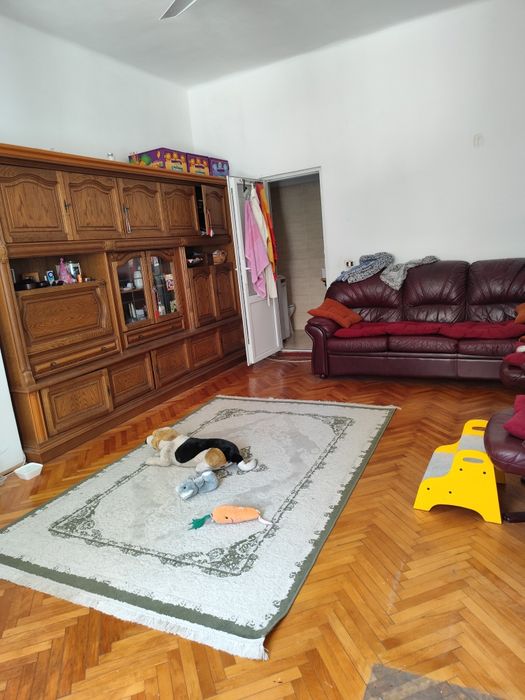 Vând apartament 2 camere,parter, centru