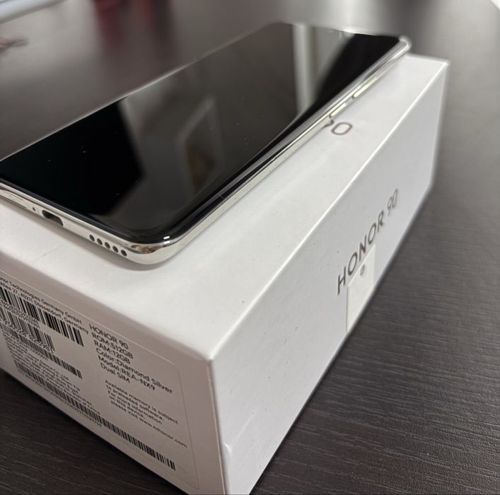 Honor 90, 12GB/512GB Diamond Silver folosit