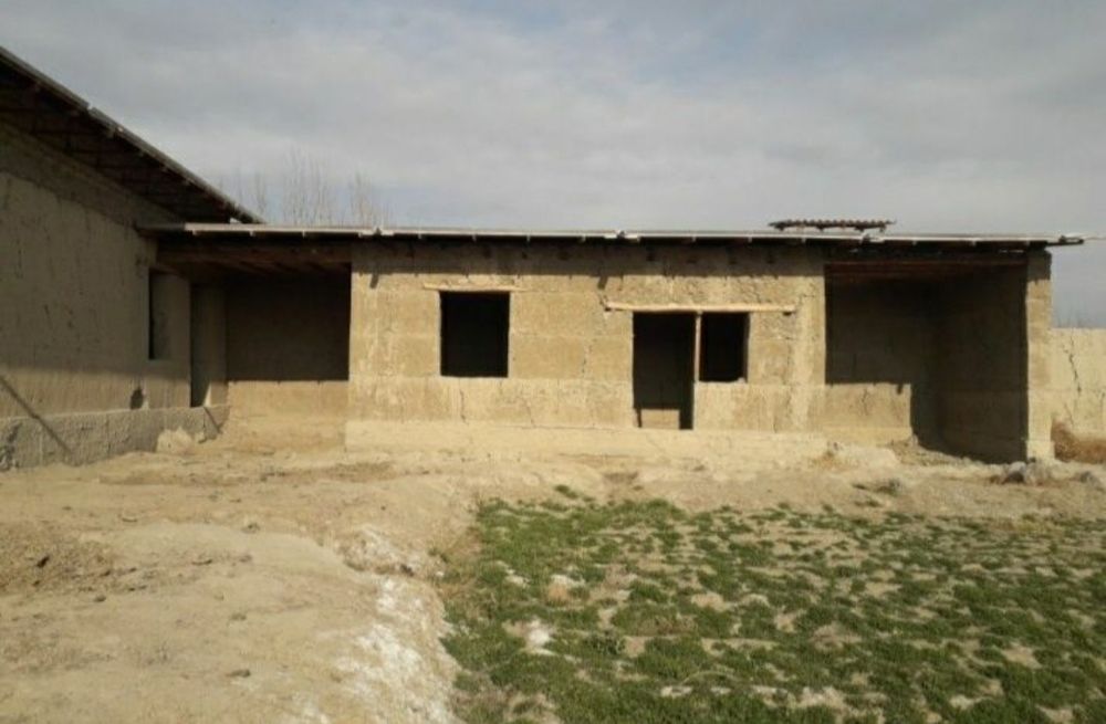 Уй жой сотилади.