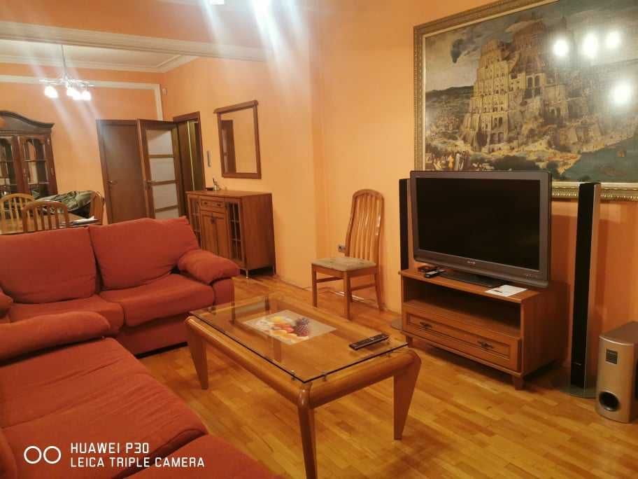 Дава се под наем Тристаен апартамент в София, Оборище - 112 кв.м за 625 € - Снимка #1