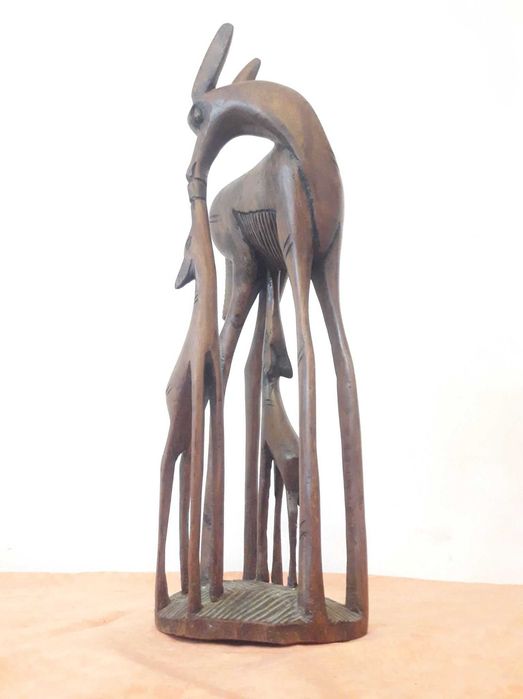 Statuie din lemn sculptat cu trei piese