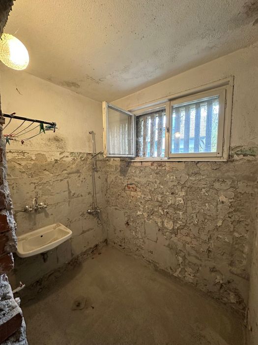 Демонтаж радиатори и климатици, къртене и извозване