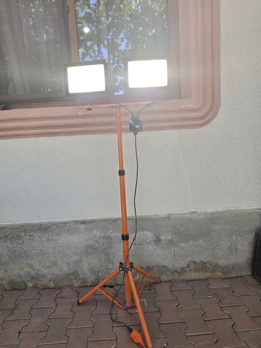 Trepied reglabil pe inaltime cu 2 proiectoare, 2x50W/10000lm Master LED®, 5000K
