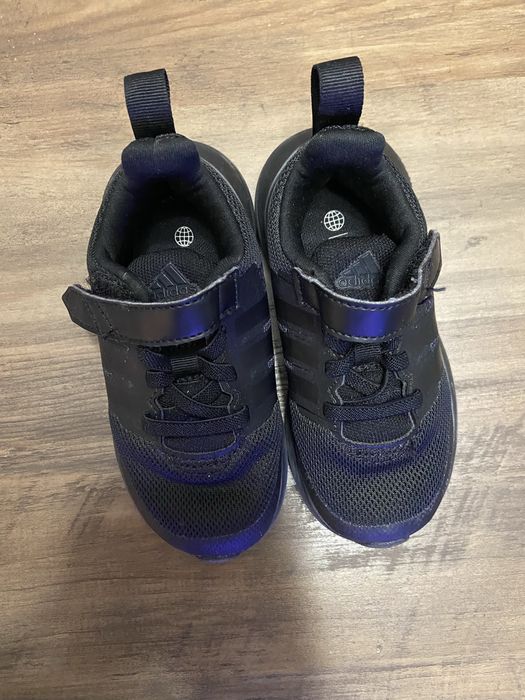 Vand incaltaminte Adidas