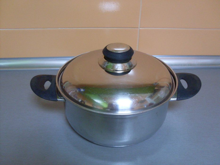 Тенджера за фондю.