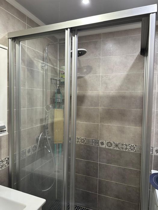 Душевая кабинка для ванной