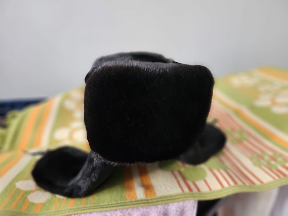 Продам ушанку почти новую