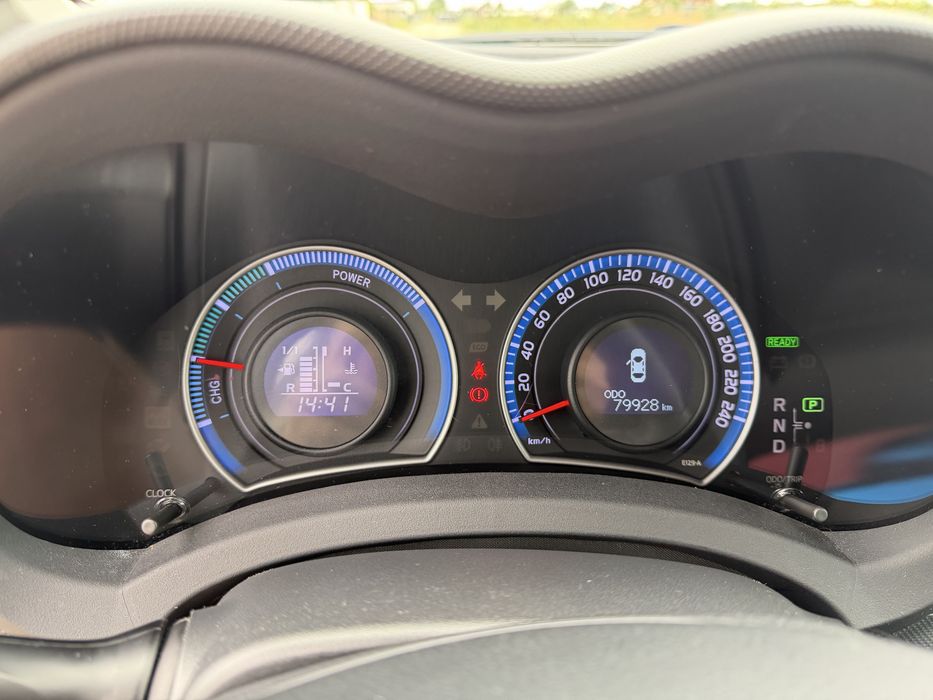 Vând Toyota Auris hibrid - 80000 km
