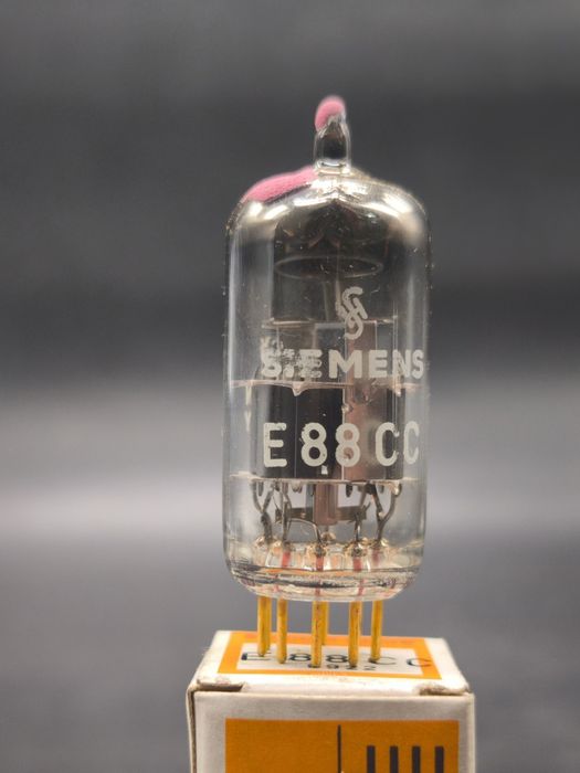 Радио лампы E88CC , E180F
