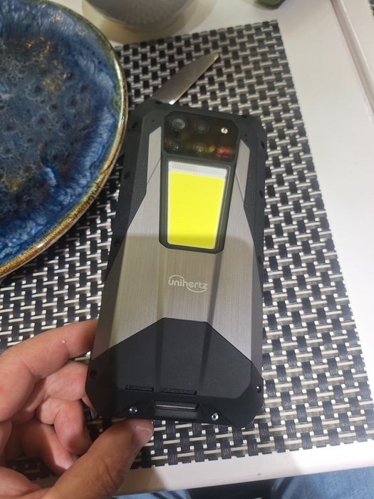 Телефон ТАНК с проектором