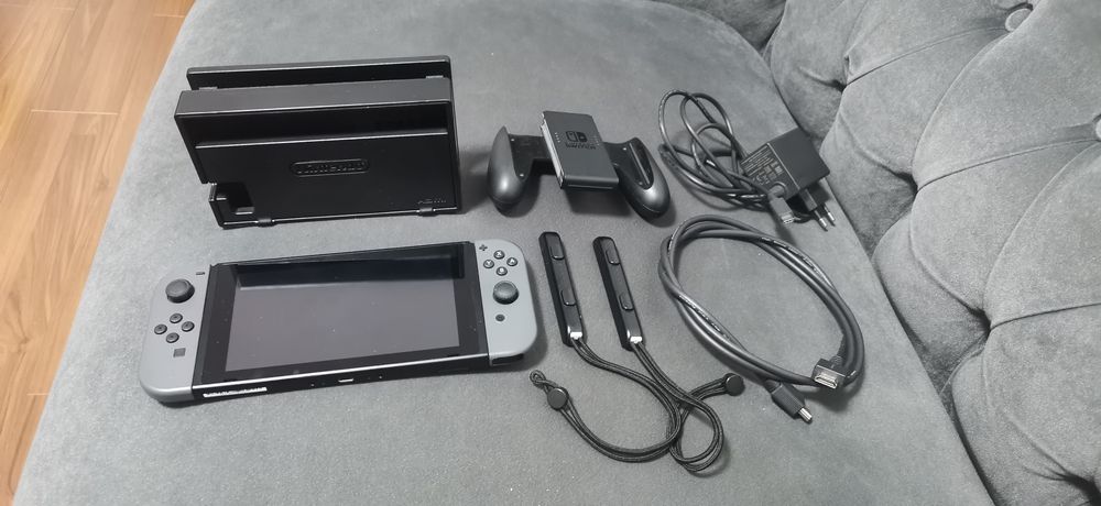 Vând consola Nintendo swich utilizat