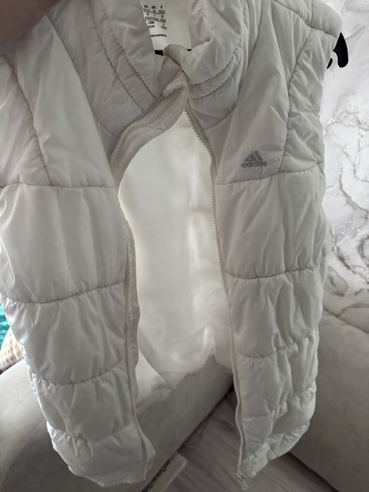 Теплая отличная жилетка адидас