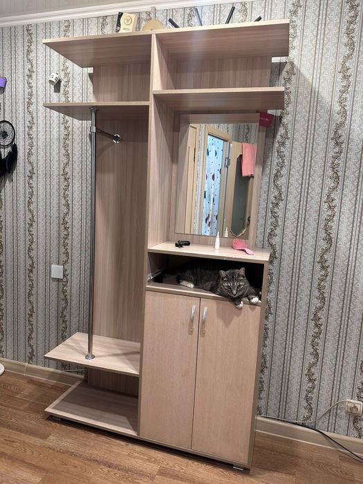 Продам шкаф в прихожую