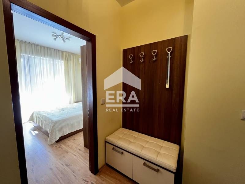 Двустаен, обзаведен, югоизточен апартамент за продажба, с морска панор