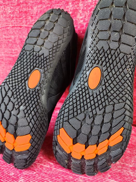 Продавам летни маратонки чисто нови мъжки. 46 N