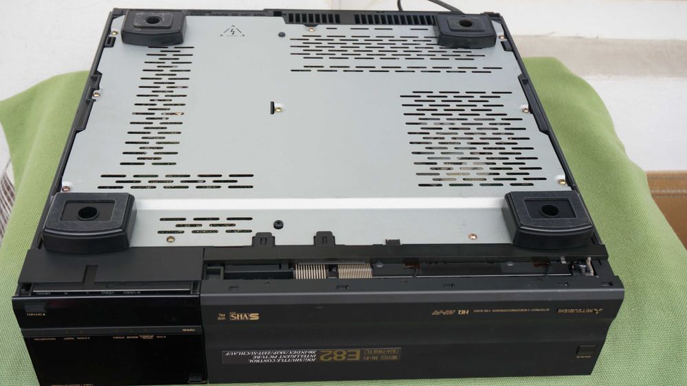 Video recorder S-VHS Mitsubishi HS-E82 DEFECT