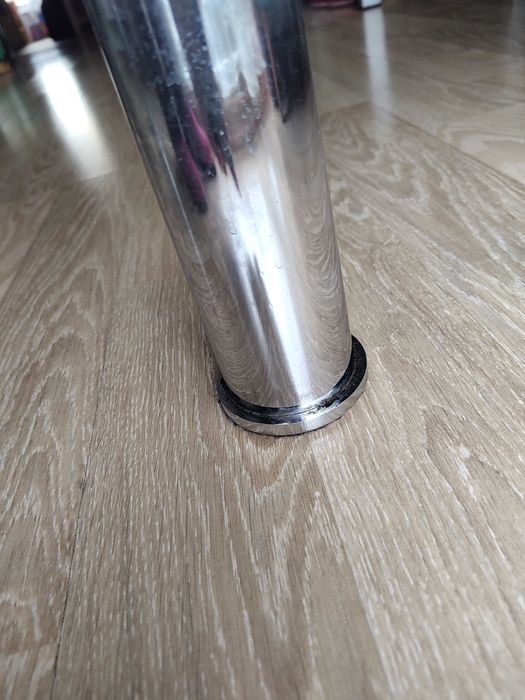 Стъклена трапезна маса