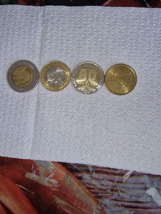 Монеты  продаются