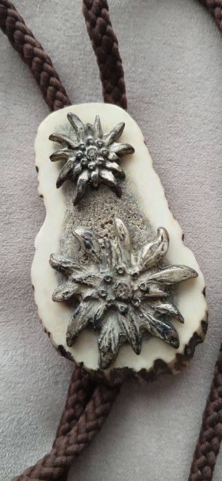 Cravata vanatoreasca din corn si bronz