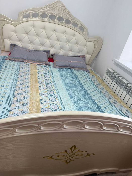 Кровать спальная