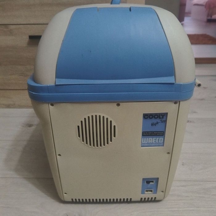 Хладилник за автомобил на 12 волта