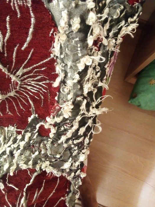 Луксозен плат/сребристо и винено червено и ефектно червено перде