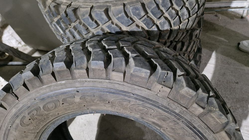 Vând cauciucuri Of Road 245 -70 16