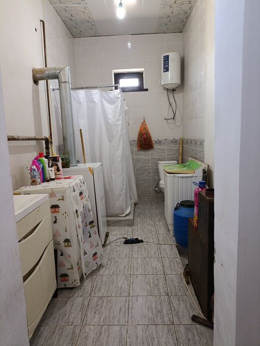 Байсын ауылына кіре берісте жер үй сатылады.