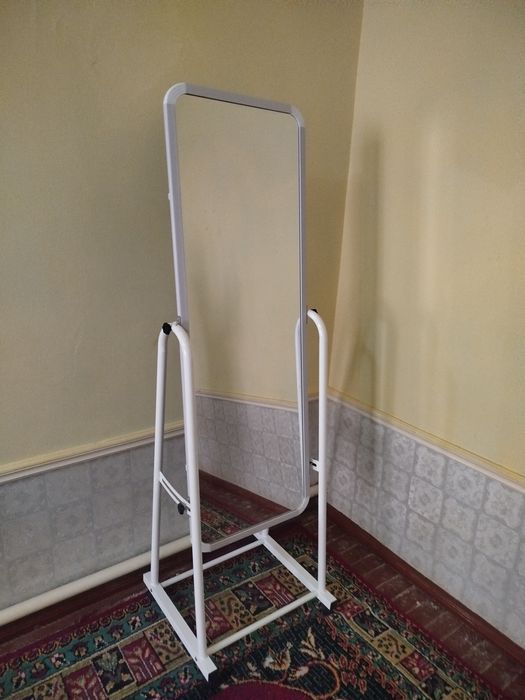 Manikyur va oyna 50,000 soʻmdan